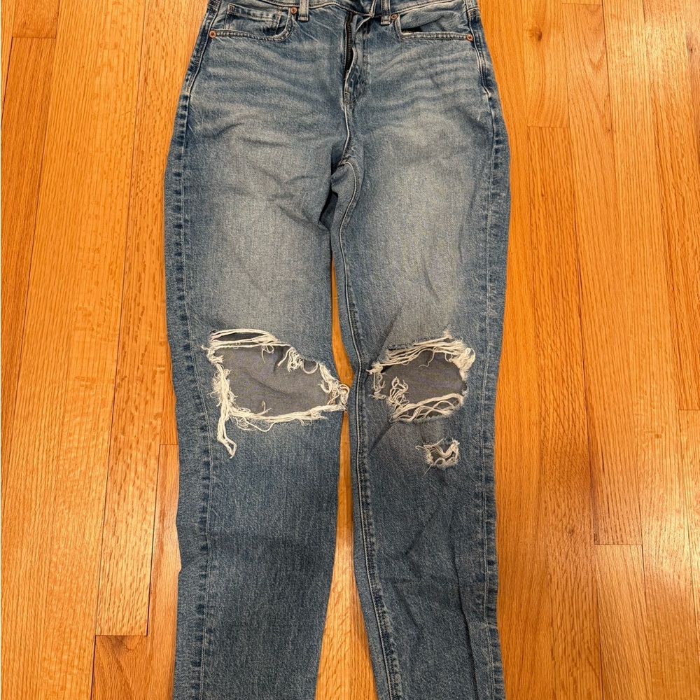 Women’s American Eagle AE Mom Jeans Size 2
